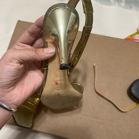 Chic Gold Slingback Heels - Picture 5 of 6